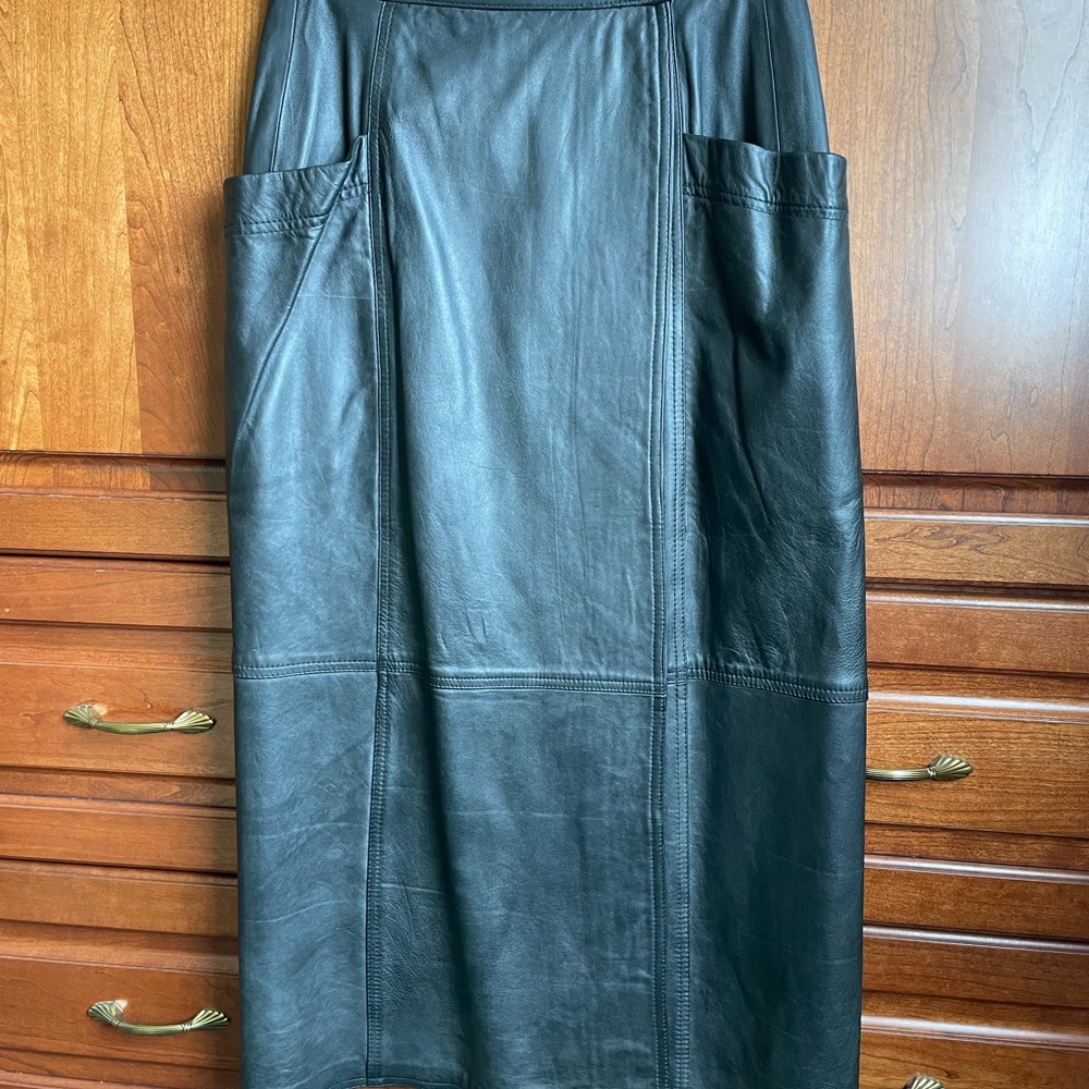 Elegant Black Lambskin Nappa Leather Skirt